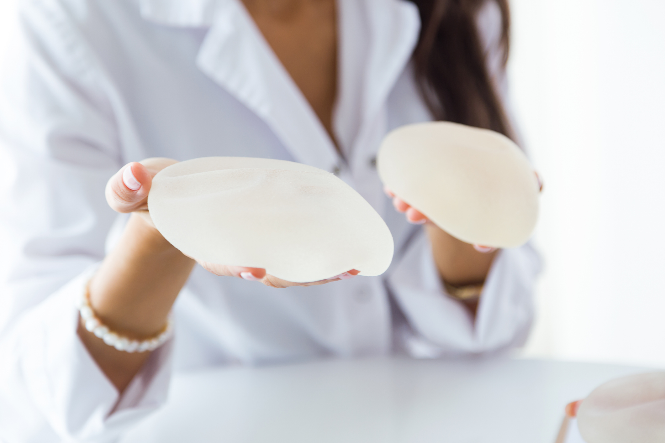 How to Choose The Right Breast Implant Size